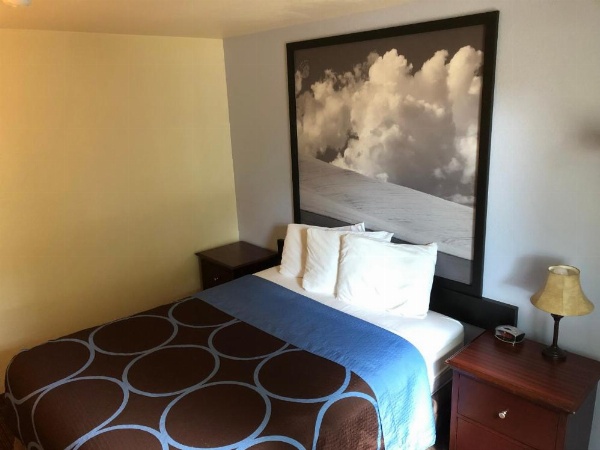 Super 8 by Wyndham Lewiston image 12