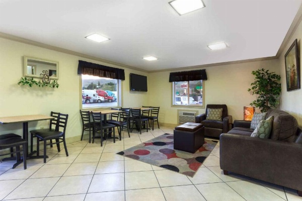 Super 8 by Wyndham Lewiston image 16