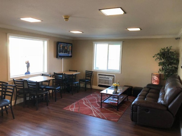 Super 8 by Wyndham Lewiston image 17