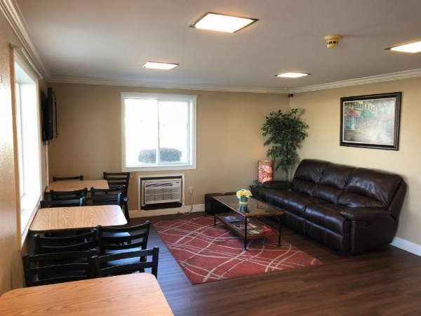 Super 8 by Wyndham Lewiston image 18