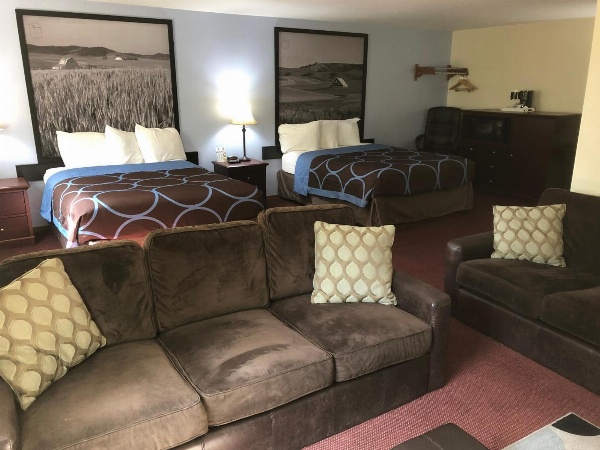 Super 8 by Wyndham Lewiston image 5